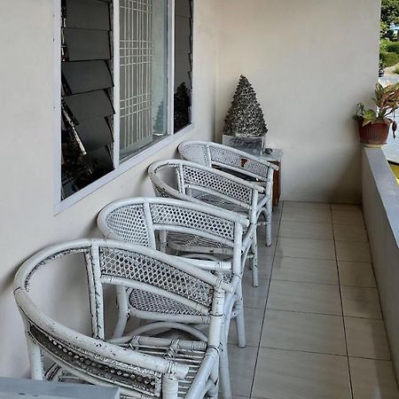 Valencia Homestay Redpartner Parapat Εξωτερικό φωτογραφία
