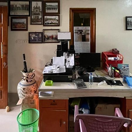 Valencia Homestay Redpartner Parapat Εξωτερικό φωτογραφία