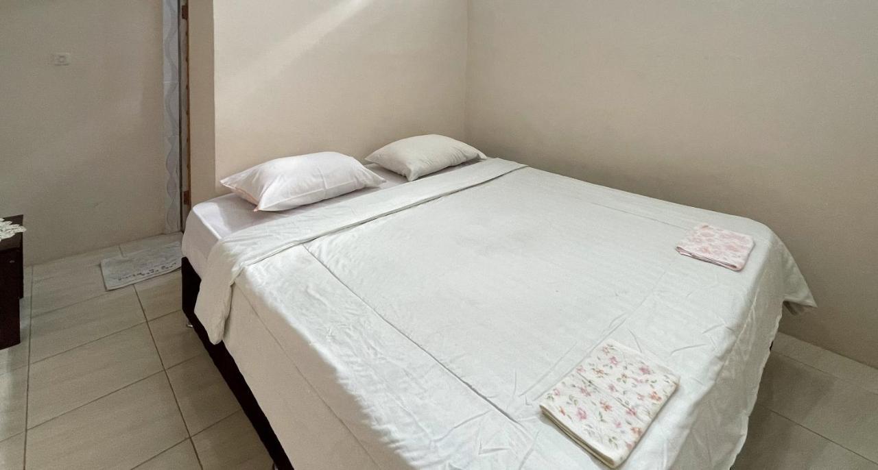 Valencia Homestay Redpartner Parapat Εξωτερικό φωτογραφία