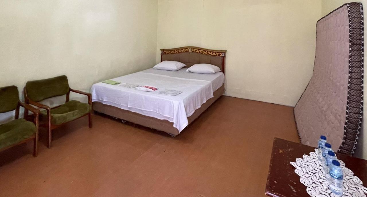 Valencia Homestay Redpartner Parapat Εξωτερικό φωτογραφία