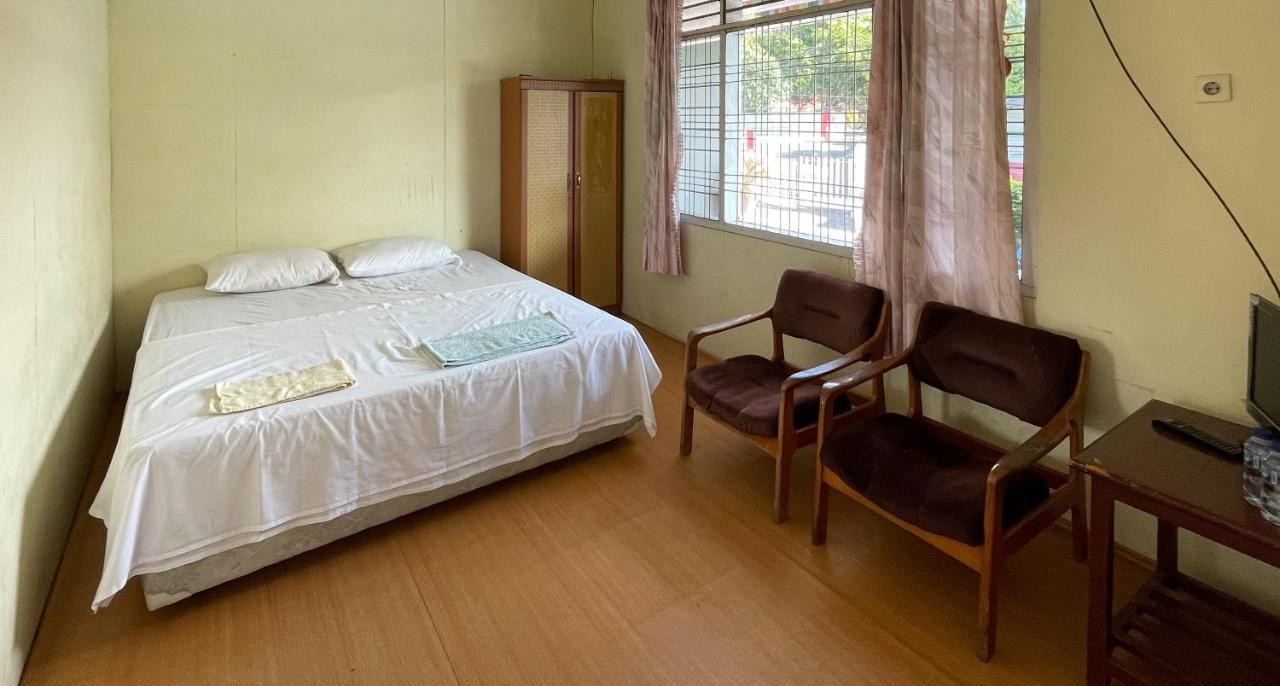 Valencia Homestay Redpartner Parapat Εξωτερικό φωτογραφία
