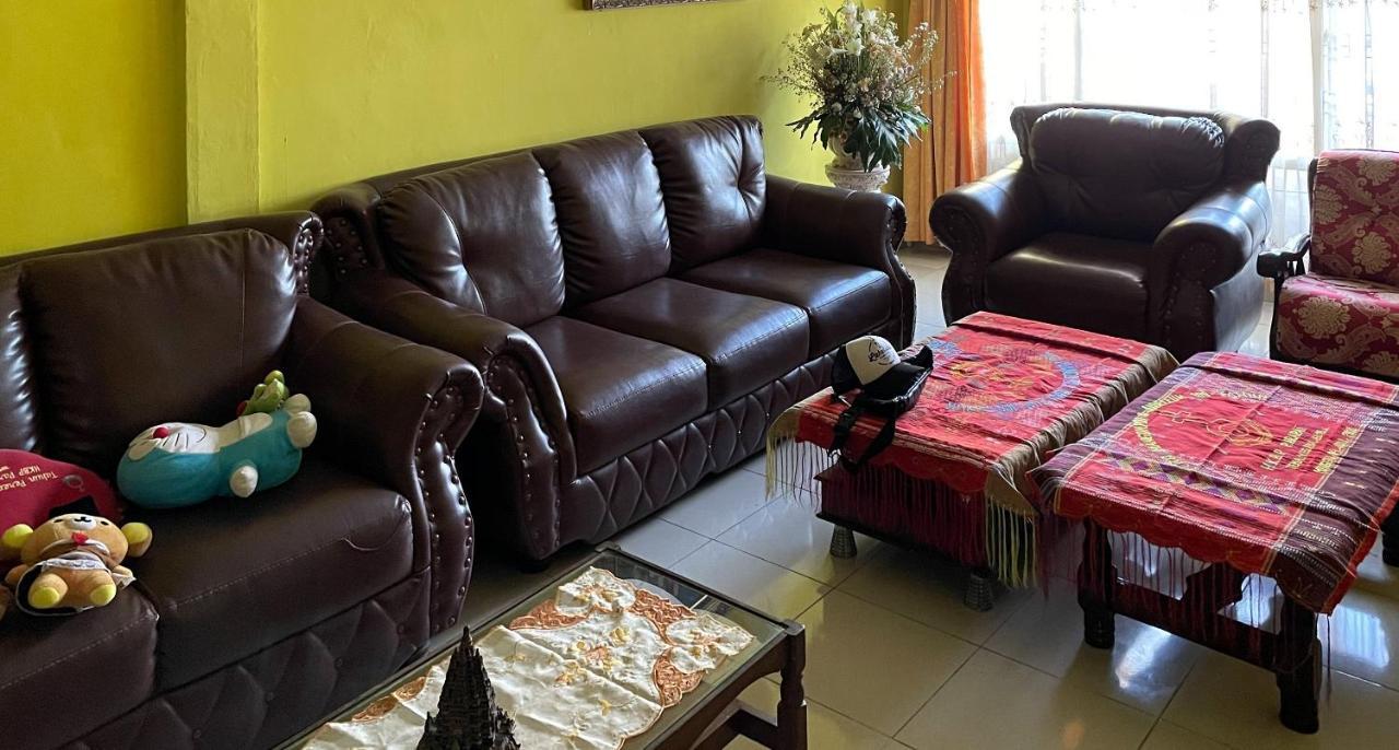 Valencia Homestay Redpartner Parapat Εξωτερικό φωτογραφία